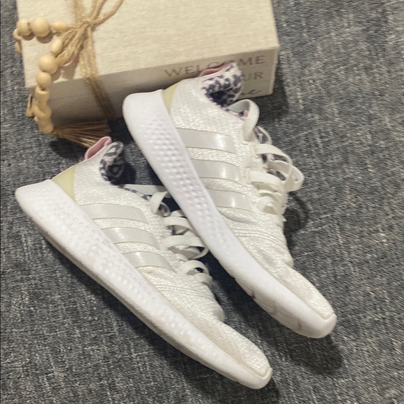 Adidas Women's White Sneakers with Pink Accents - Picture 5 of 10